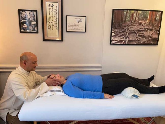 Photo of Reiki Master Simon Light giving a Reiki treatment to a client at the NYC Reiki Center Photo of Reiki Master Simon Light giving a Reiki treatment to a client at the NYC Reiki Center