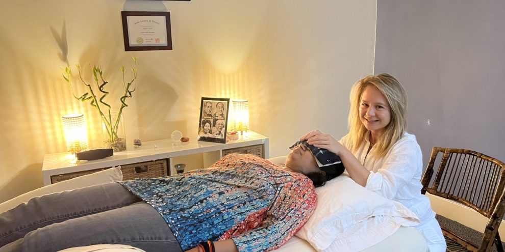 Stephanie Grasso, Reiki Master, at Bryn Mawr Reiki Center Photo of Stephanie Grasso, Reiki Master, performing a Reiki Treatment on her client at the Bryn Mawr Reiki Center.