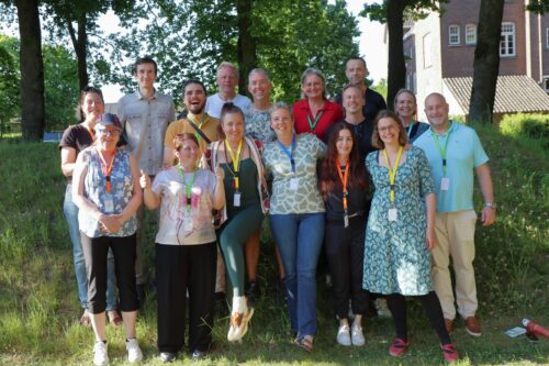 Group photo showing students of the TRA Student Circle with Usui Shiki Ryoho Lineage Bearer Johannes Reindl at the 2025 conference of The Reiki Alliance in Biezenmortel, The Netherlands.